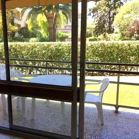 Accueillant A Laurent Du 25 M² Piscine